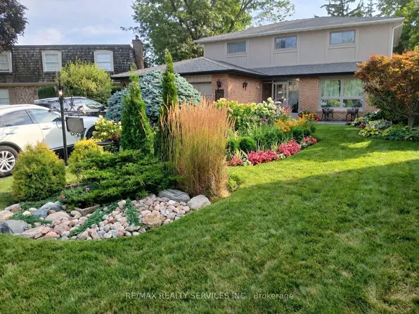 15 Pine Ridge Ln, Brampton, ON L6W 1G6