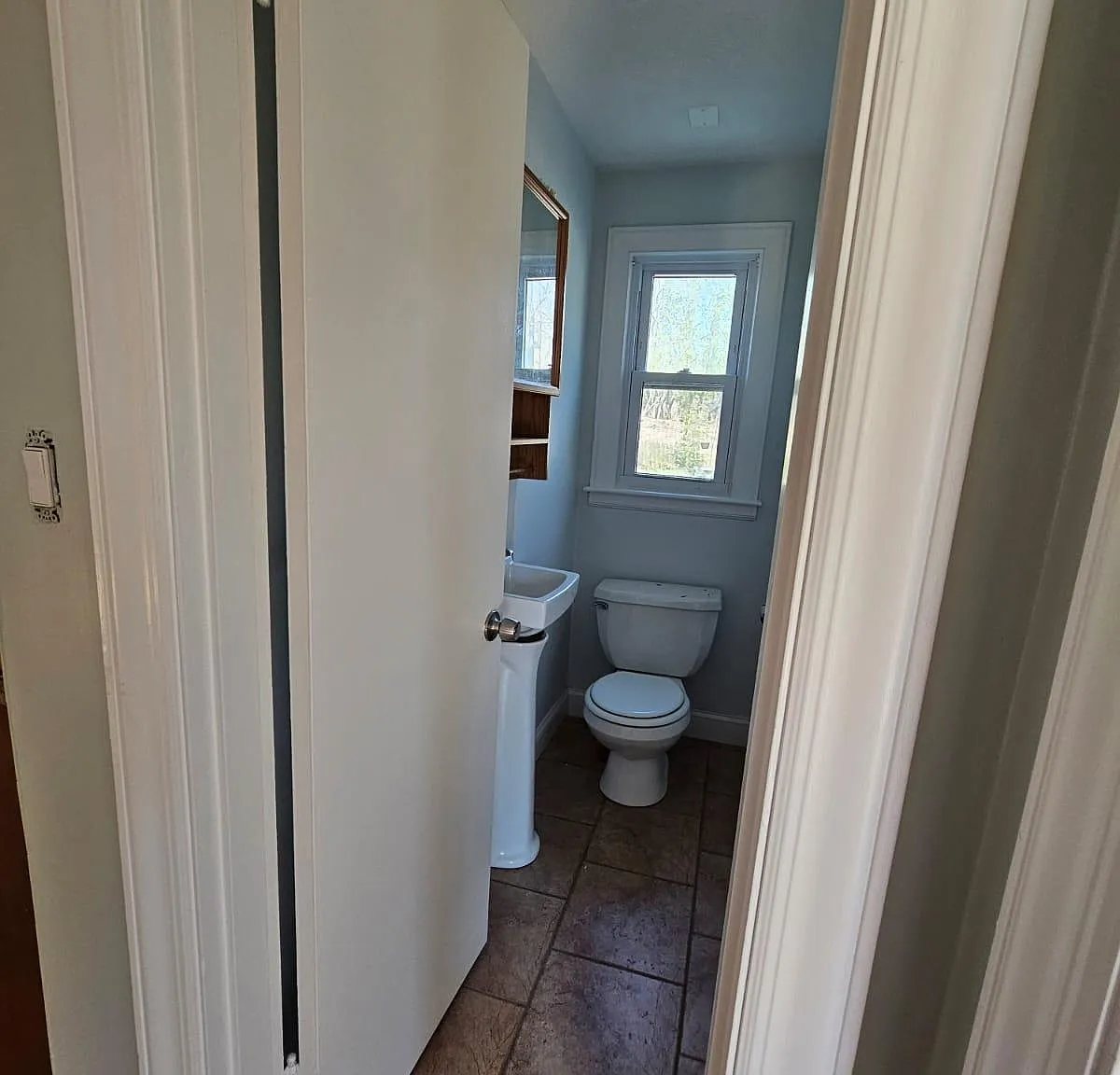263 Burbank Rd — Photo 2