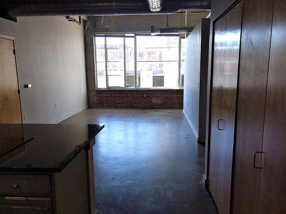3rd image of 2029 Wyandotte St