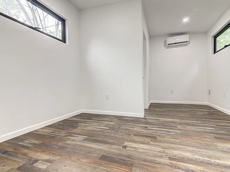 2704 Nottingham Ln — Photo 18