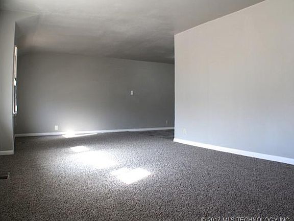 4th image of 3345 E King Pl