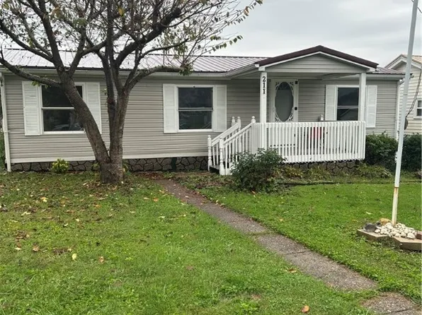 211 Smith St, Belmont, WV 26134