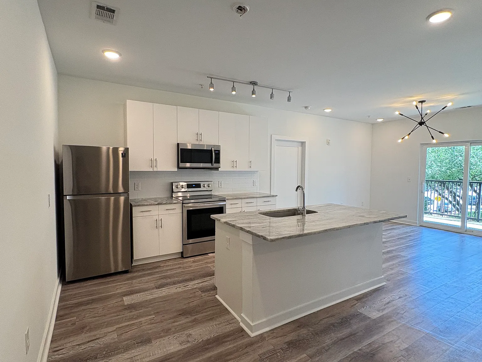 2 bed, 1108 sqft, $2,200 — Photo 4