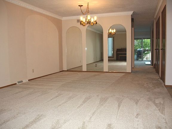 5th image of 4523 Bunker Hill Dr