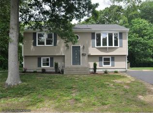 220 Ardway Ave, Warwick, RI 02889