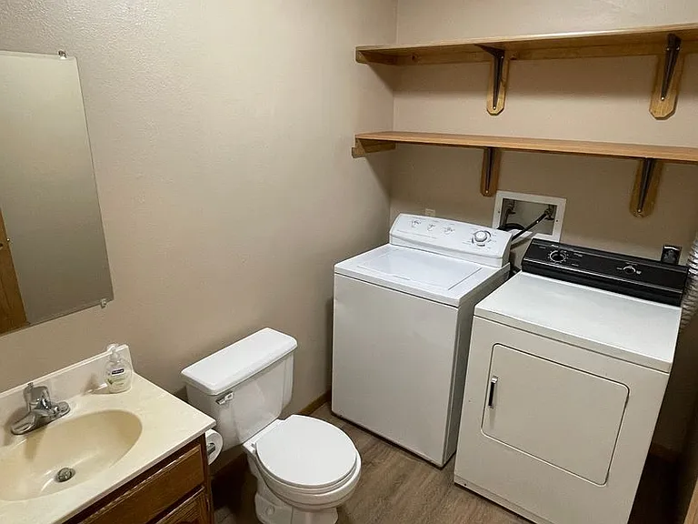 1801 Red Dale Dr — Photo 3