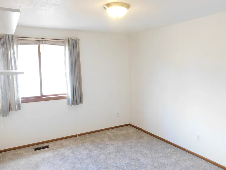 825 Woodgate Dr — Photo 16