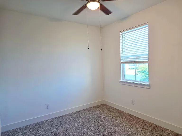 150 Elisha Dr — Photo 13