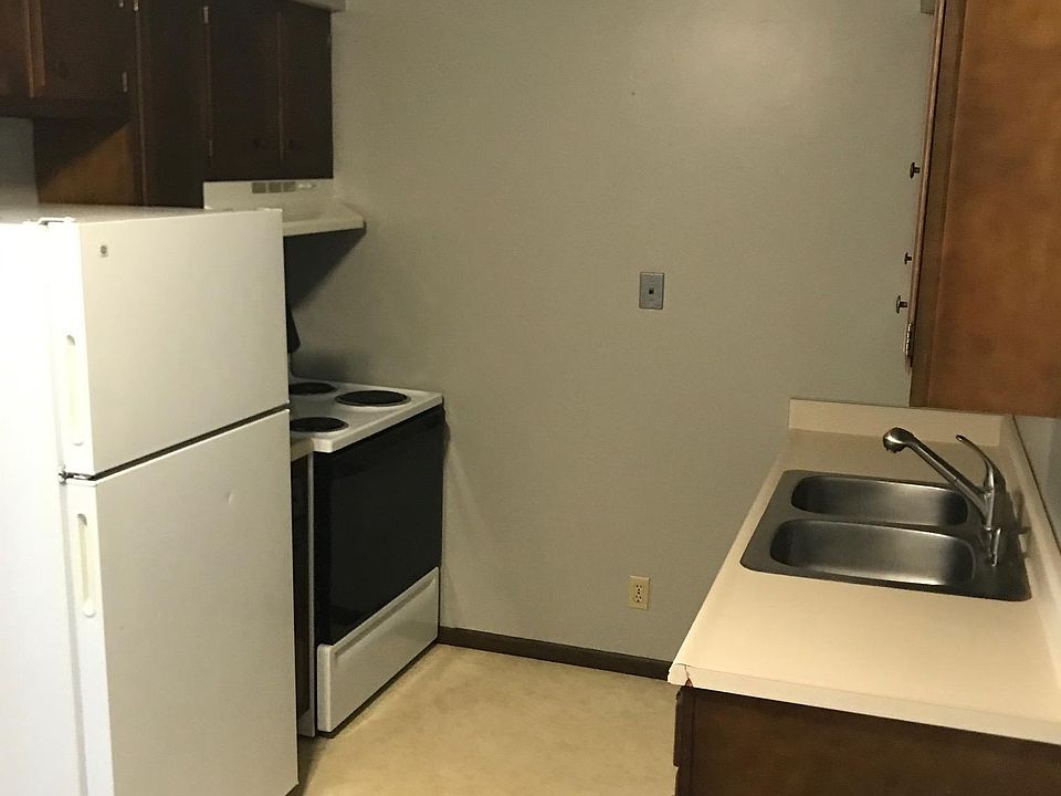 2nd image of 100 Cougar Ln #B