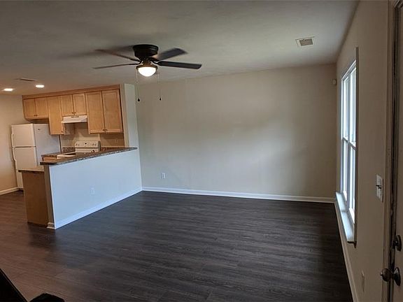 3rd image of 819 Wickford Dr