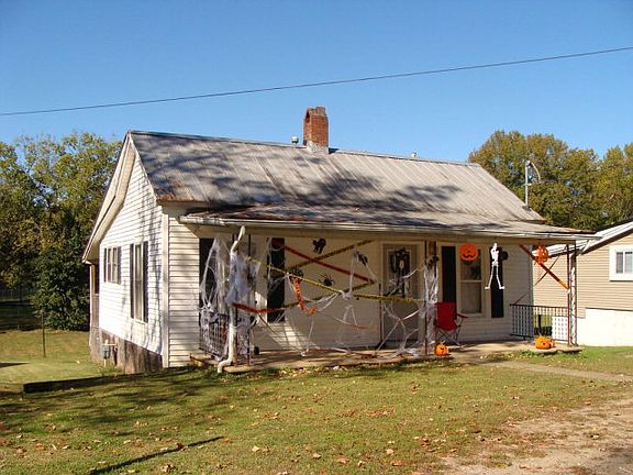 3rd image of 210 Sunset Ave