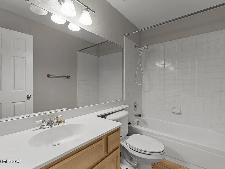 5580 N Via Umbrosa — Photo 23