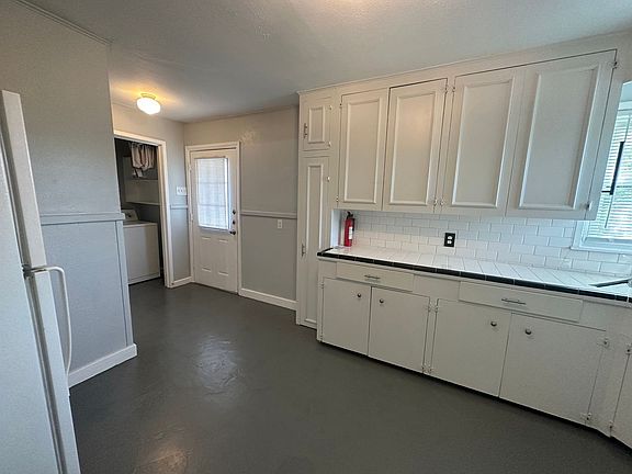 5th image of 425 Louisiana Ave