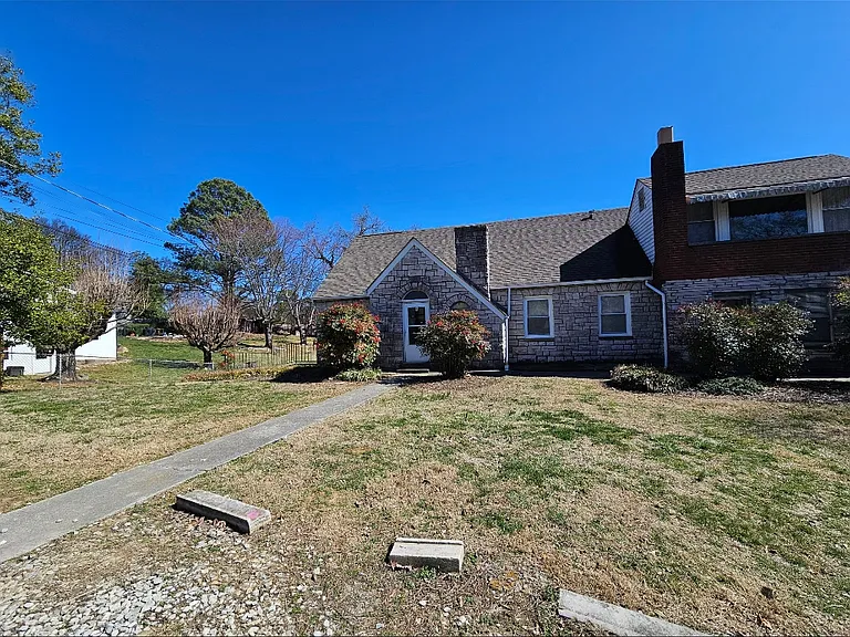 807 Gresham Rd #1 — Photo 6