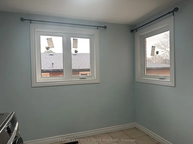 7490 Middleshire Dr — Photo 17