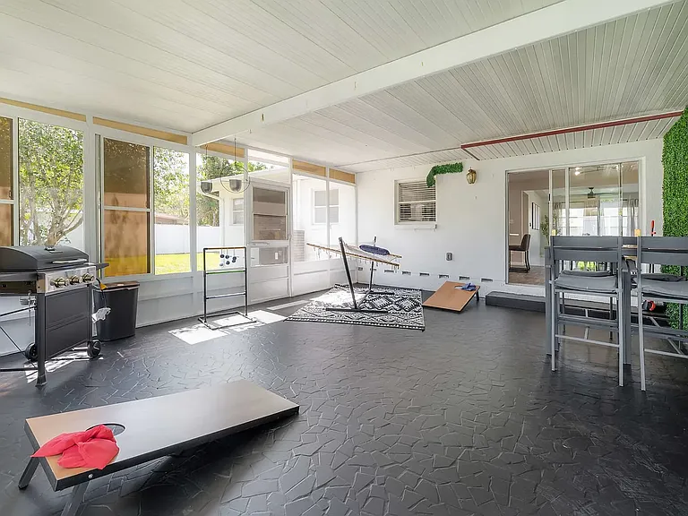 4301 N Albany Ave — Photo 33