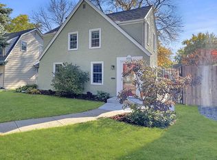 694 Montana Ave E, Saint Paul, MN 55106