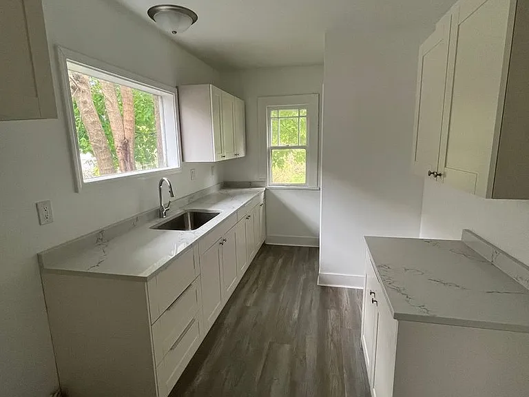 330 King St — Photo 4