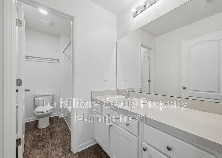 7814 Meadow Walk Ln — Photo 32