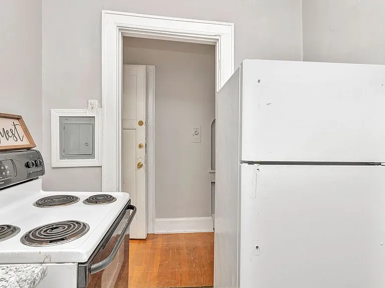 Historical Apartments l Oak St — Photo 26