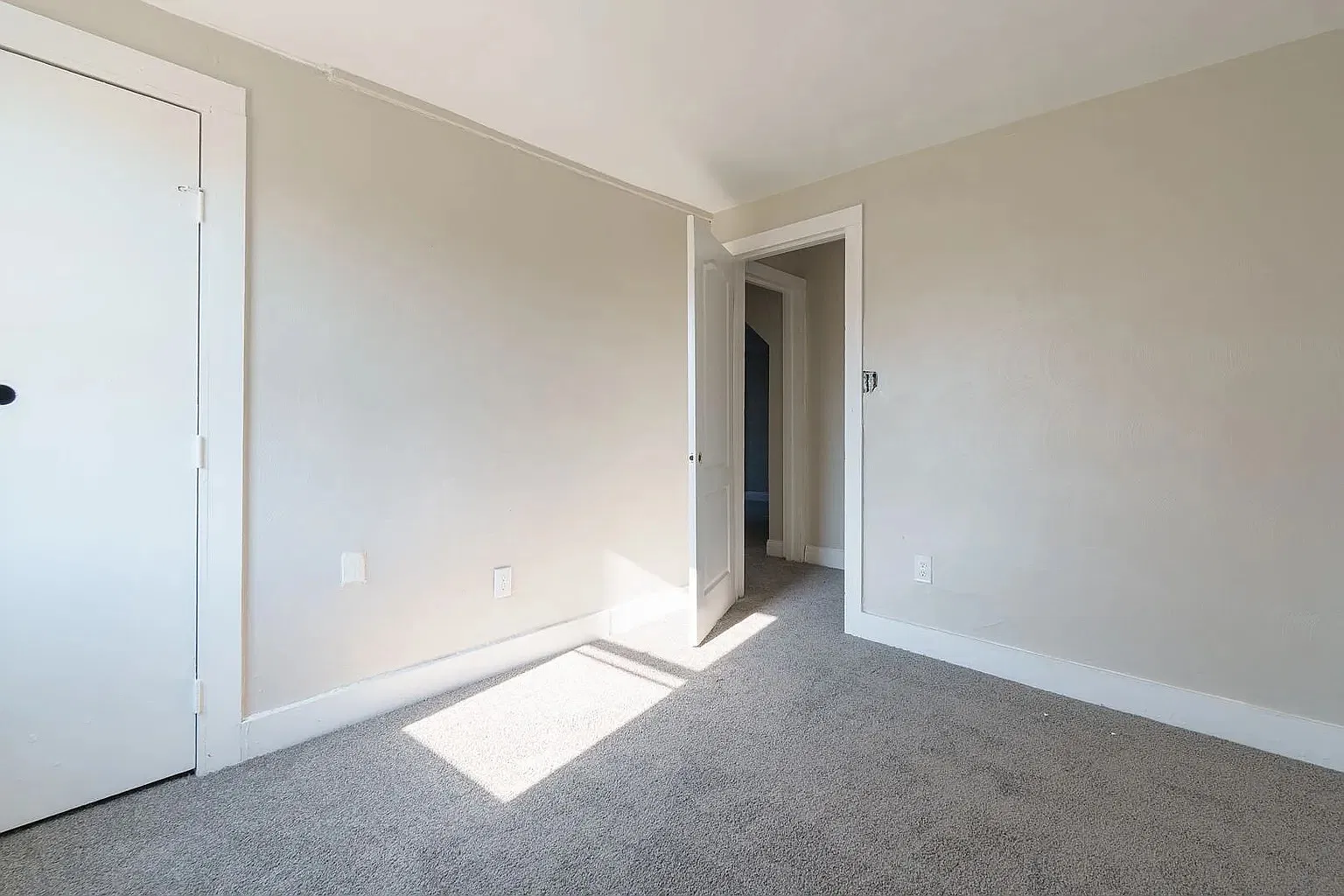 3 bed, 1100 sqft, $1,375 — Photo 2