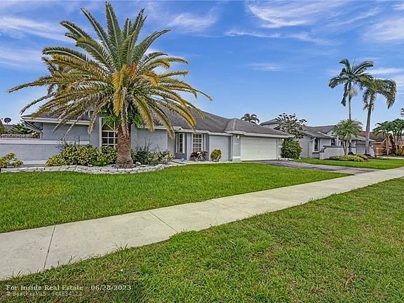 3rd image of 5611 SW 88th Ter