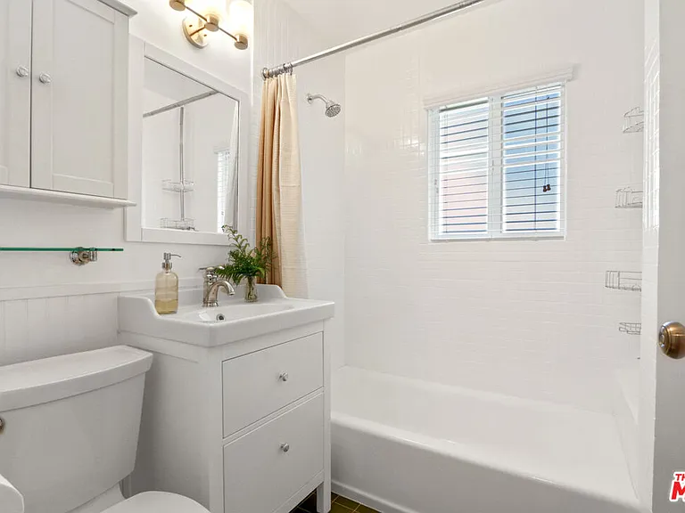 4260 Lincoln Ave — Photo 10