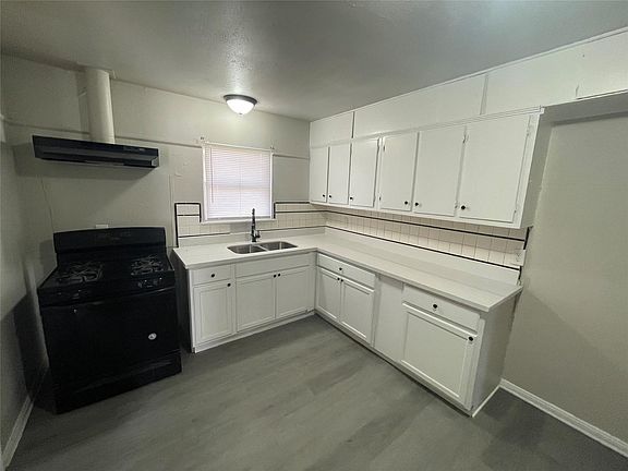 2nd image of 6139 Belcrest St