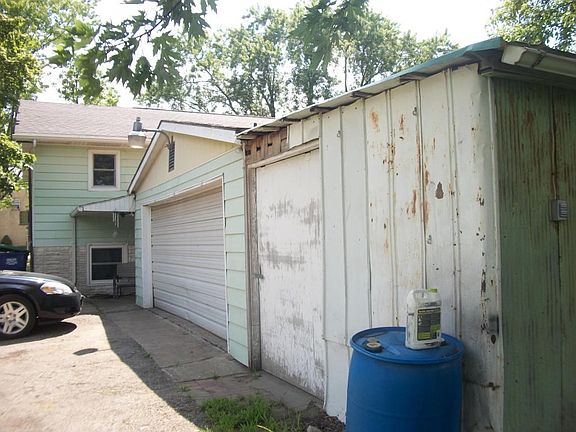 Deep 2. 5 car garage