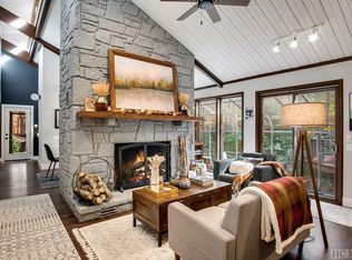 906 Cherokee Trl, Sapphire, NC 28774