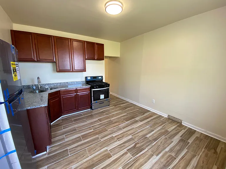 620 W 7th Ave #9 — Photo 2