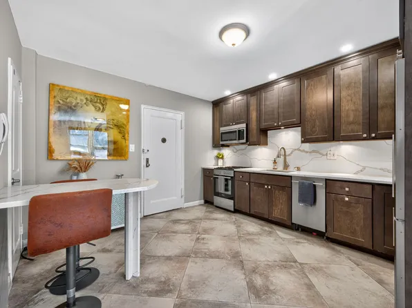 162-41 Powells Cove Boulevard image 5 of 12