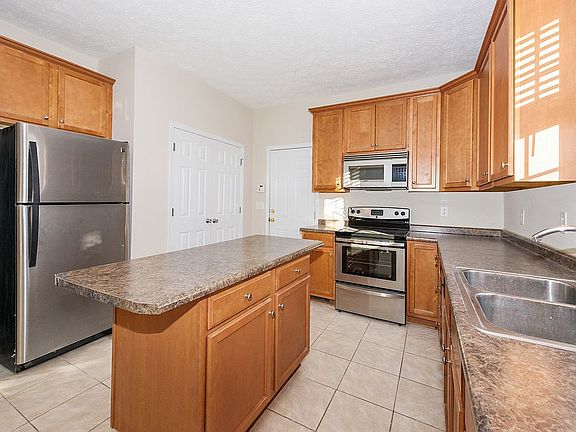 4th image of 820 Danelaw Dr
