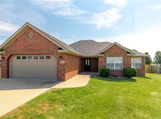 541 Keswick Dr, Centerton, AR 72719