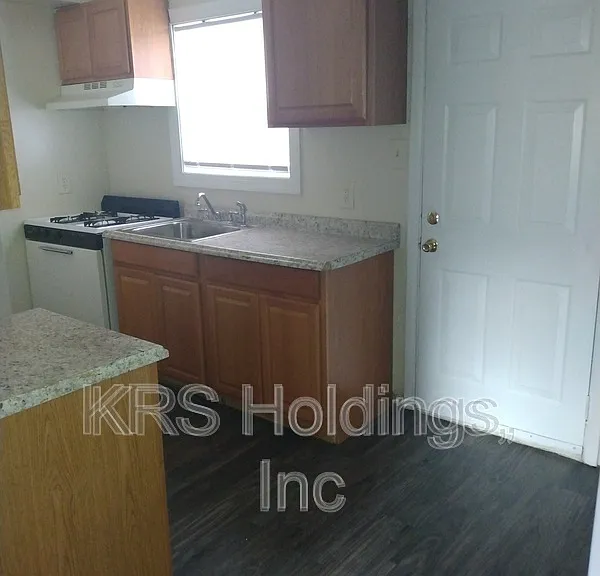 1801 Chicago Ave — Photo 4