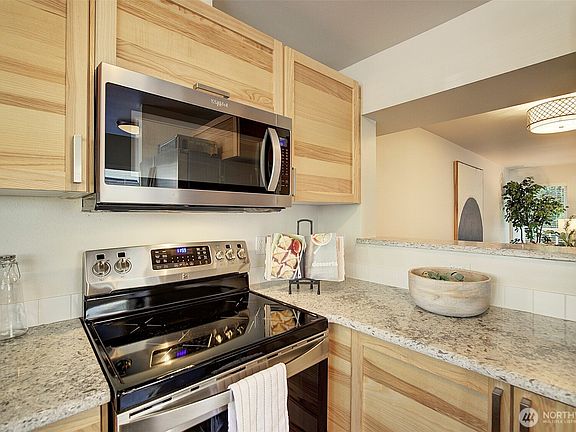 5th image of 6689 SE Cougar Mountain Way