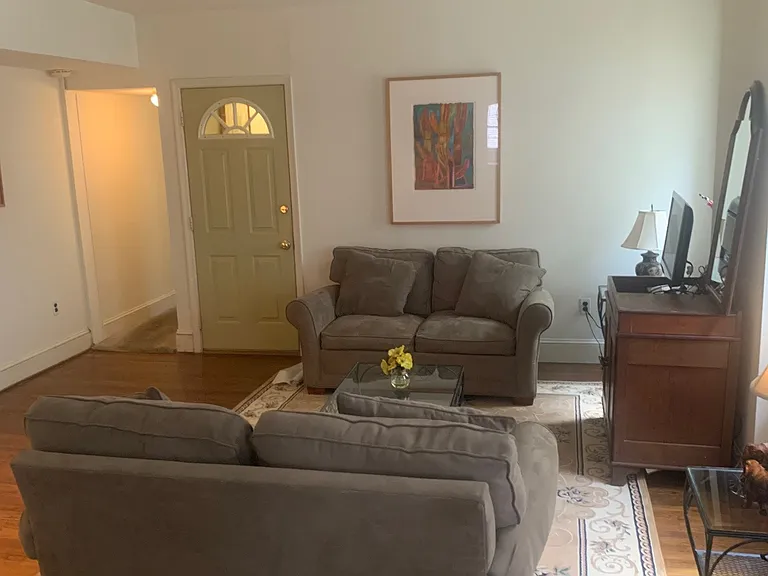 817 N Jackson St #2 — Photo 2