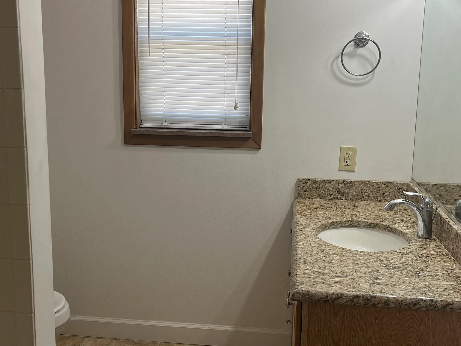 2 bed, 1000 sqft, $975 — Photo 3
