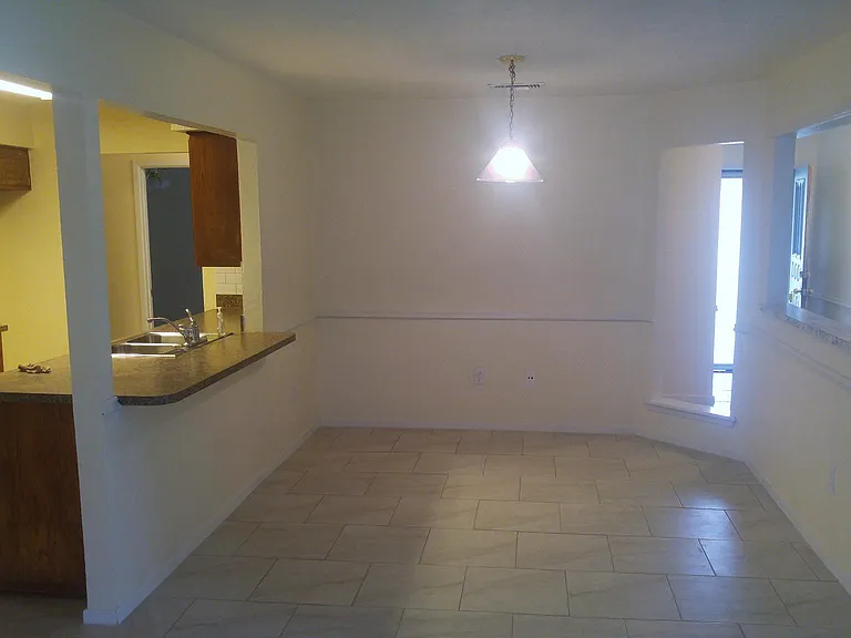 1029 Blue Carriage Ln N — Photo 4