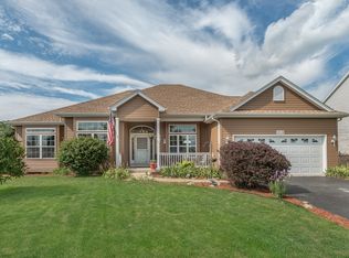 909 Canyon Trl, Yorkville, IL 60560