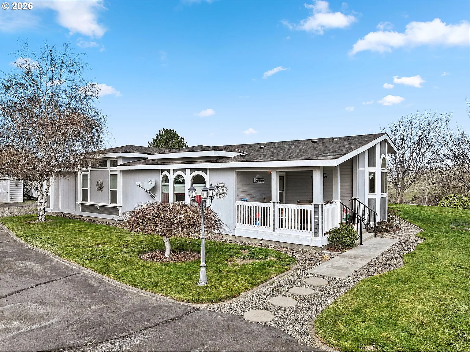 1105 Columbia View Dr photo 1