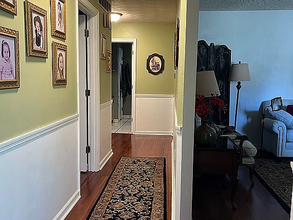 5th image of 1731 Pinetree Ln