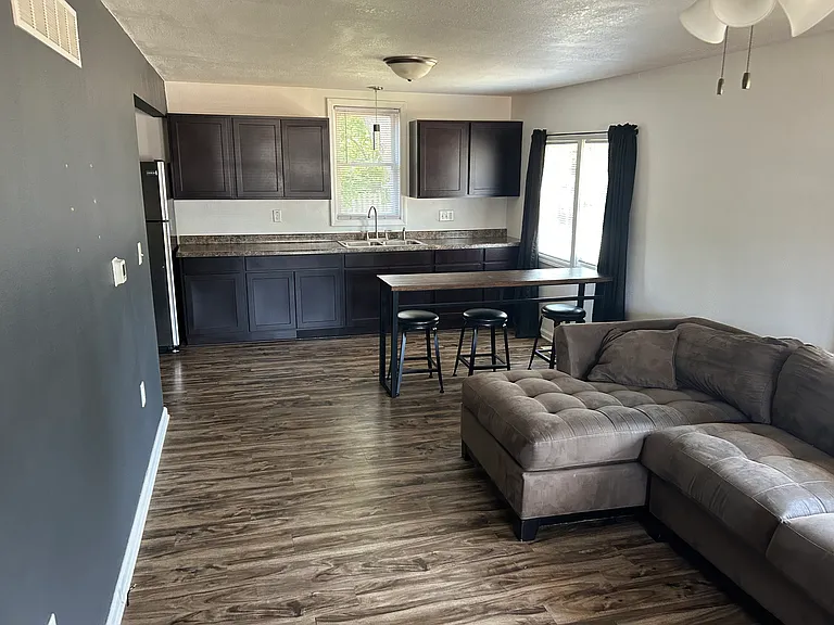 2428 Clyde Park Ave SW — Photo 2