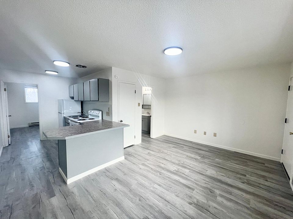 1st image of 2000 N Walnut St #8