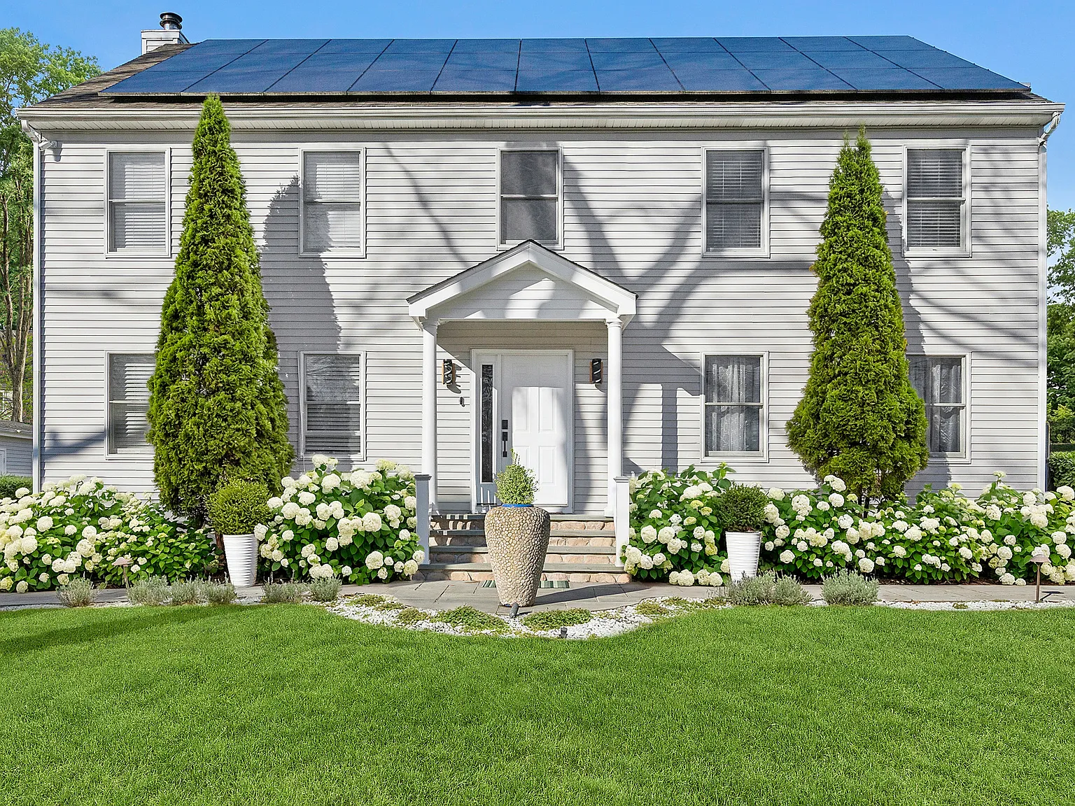 9 Seaside Avenue Your Ultimate Hamptons Retreat — Photo 4