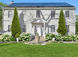 9 Seaside Ave, Hampton Bays, NY 11946