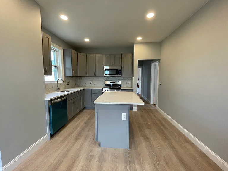 44 Ashley St #2 — Photo 5
