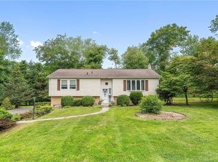 516 Cross Hill Ln, Mahopac, NY 10541