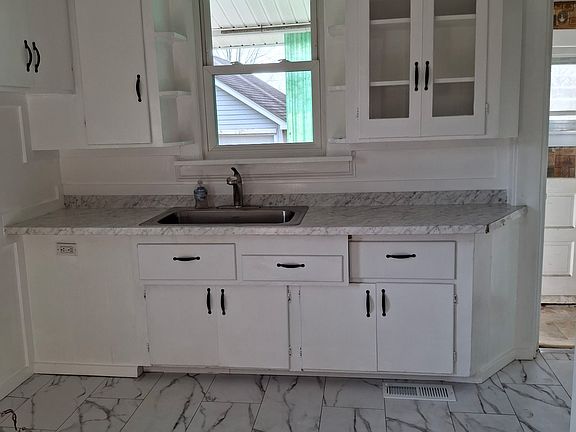 5th image of 3633 Ferry Rd