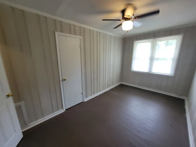 2111 Dyer St — Photo 12